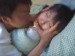 Grand asiatique ado baisée par son beau-père