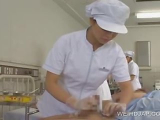 Gang tresk s ázijské holky dávať ručné práce